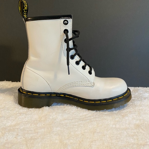 NWOT Doc Marten 1460 Women’s Smooth Leather Lace Up Boots Size 6 - Picture 16 of 16